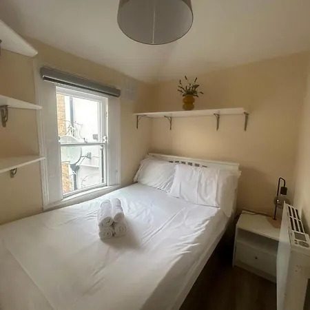 Charming 1bed Flat In Sleeps 2 Apartment