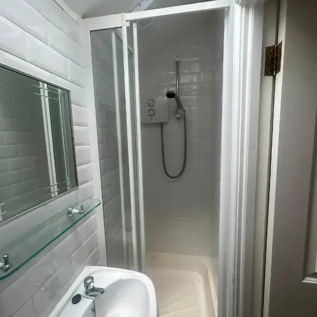 Charming 1bed Flat In Sleeps 2 Apartment Dublin
