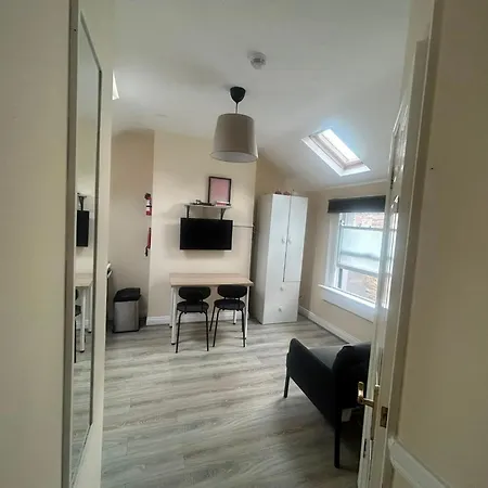 Charming 1bed Flat In Sleeps 2