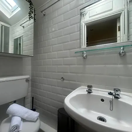Charming 1bed Flat In Sleeps 2